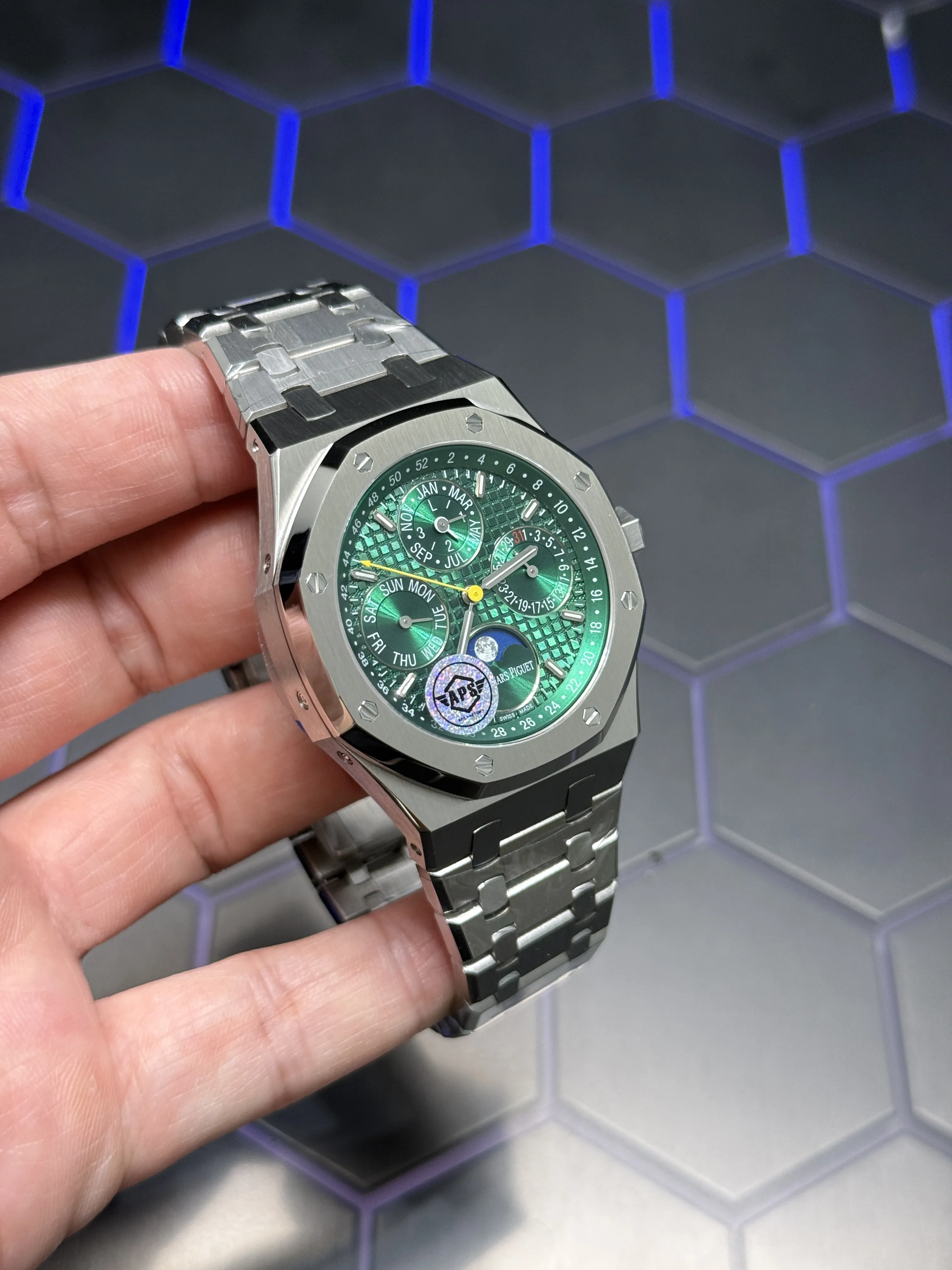 AP Royal Oak-Style Green Calendar Moonphase Watch D472519433 — view 3