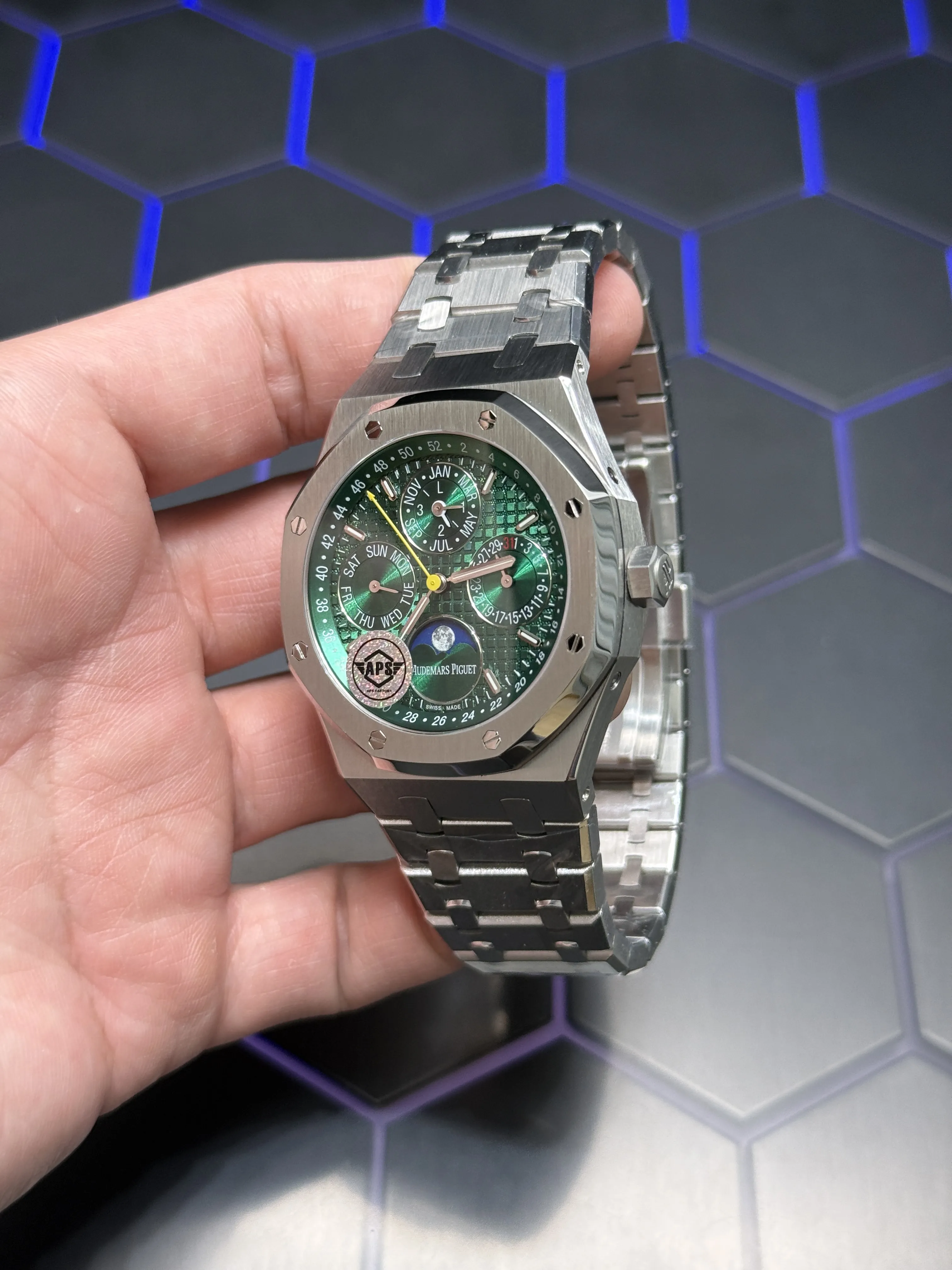 AP Royal Oak-Style Green Calendar Moonphase Watch D472519433 — view 5