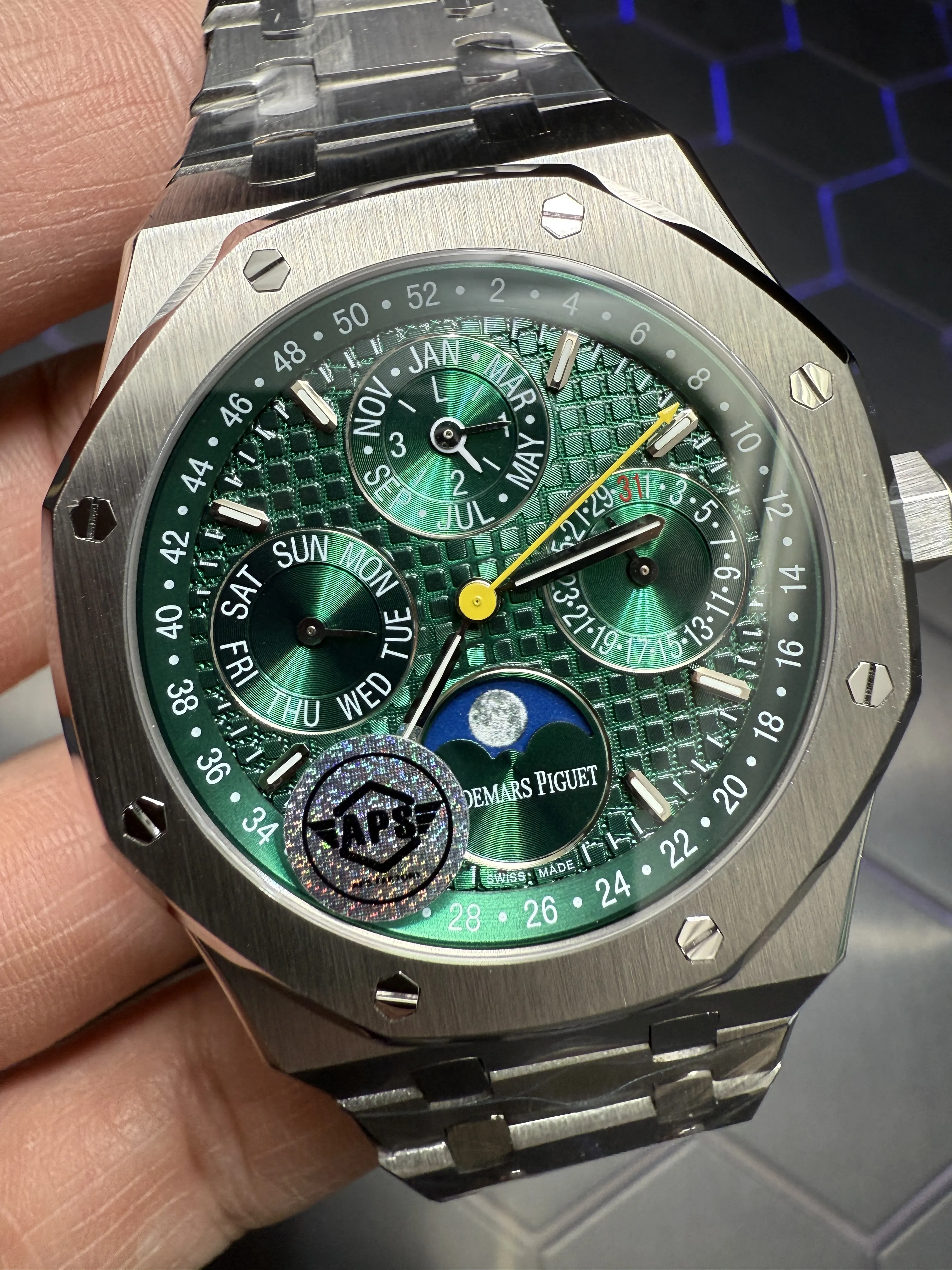 AP Royal Oak-Style Green Calendar Moonphase Watch D472519433 — view 9