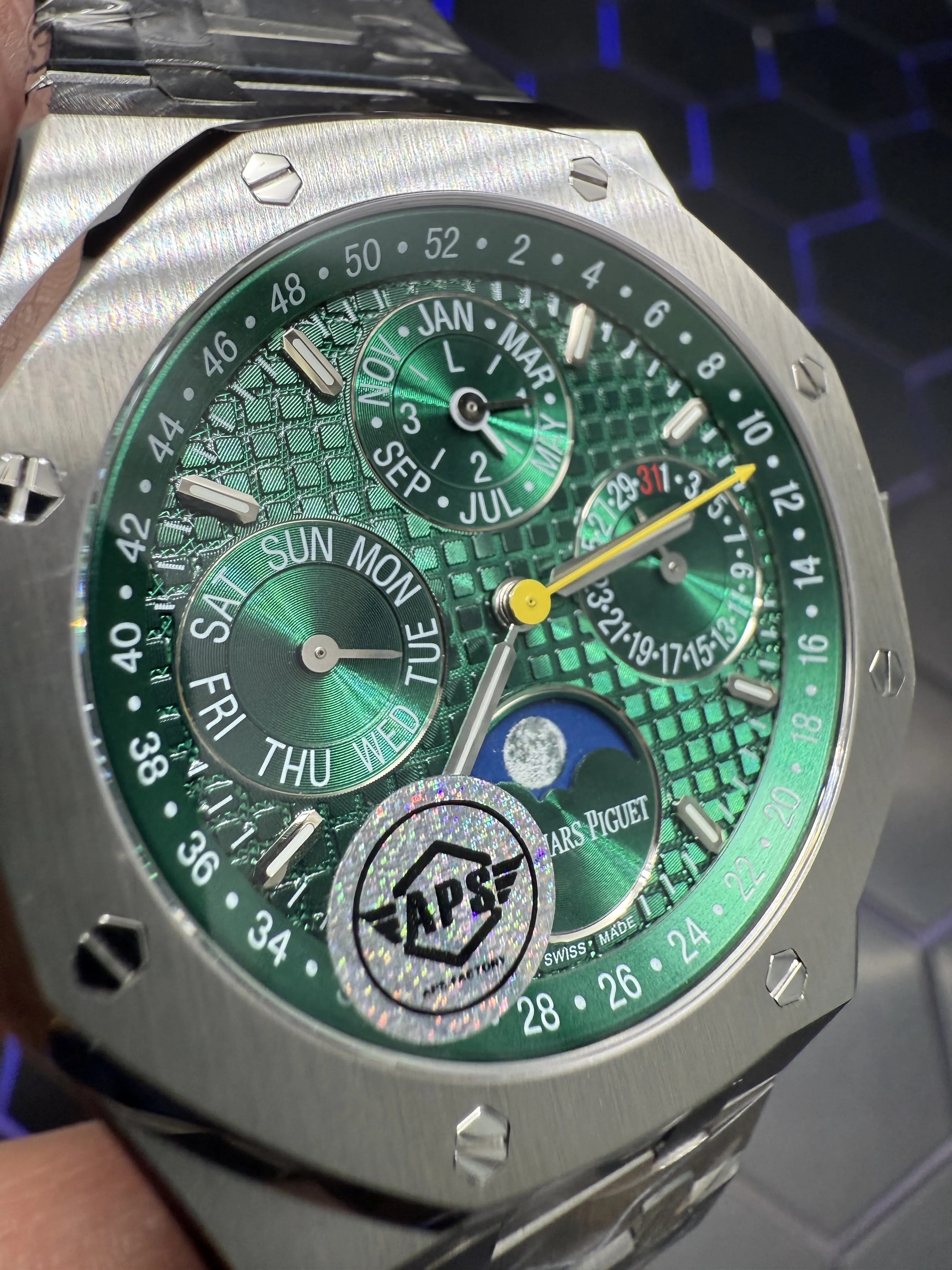 AP Royal Oak-Style Green Calendar Moonphase Watch D472519433 — view 10