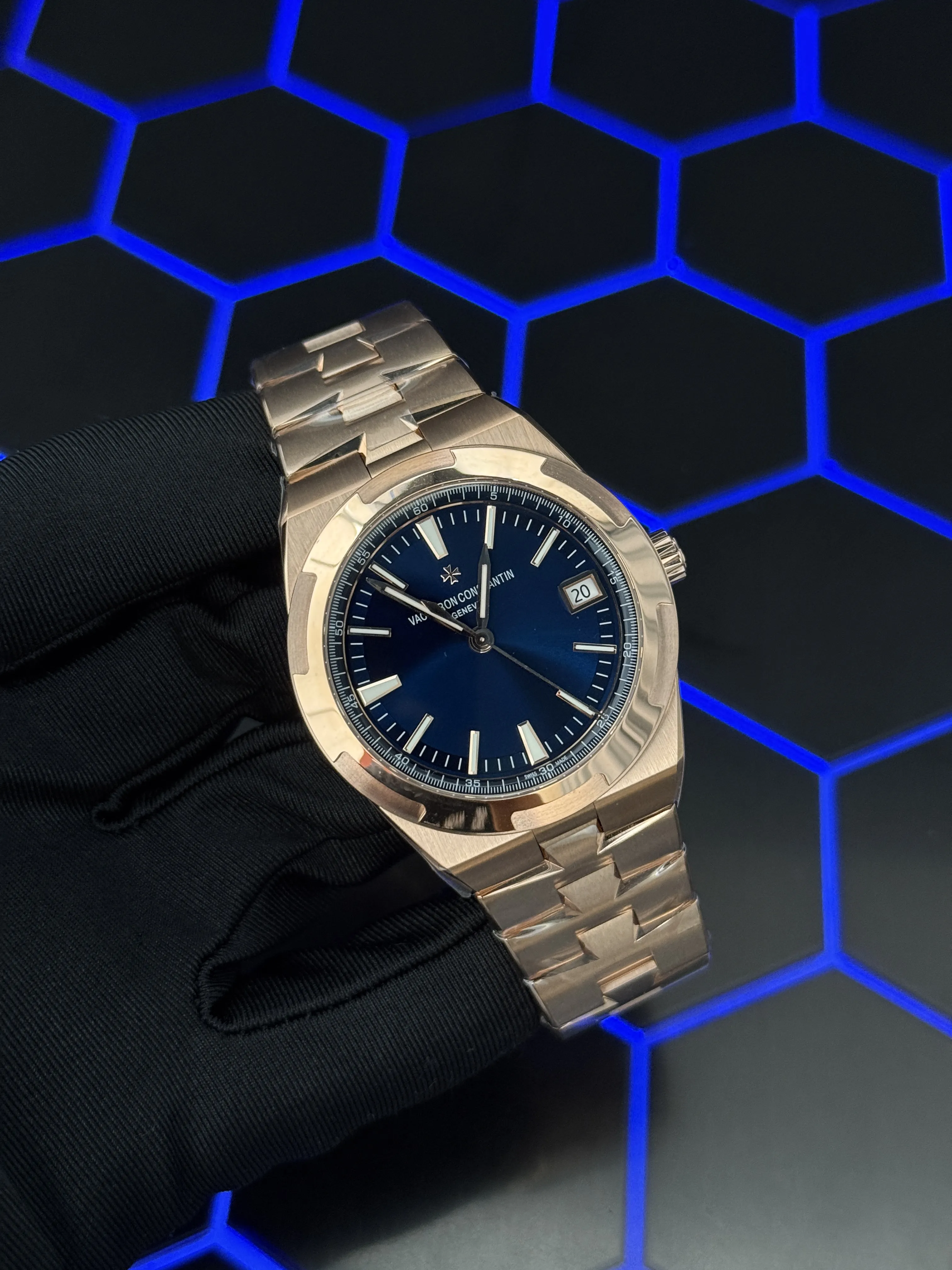 Vacheron Constantin Overseas-Style Rose-Gold-Tone Blue Dial Watch D384819455 — view 2