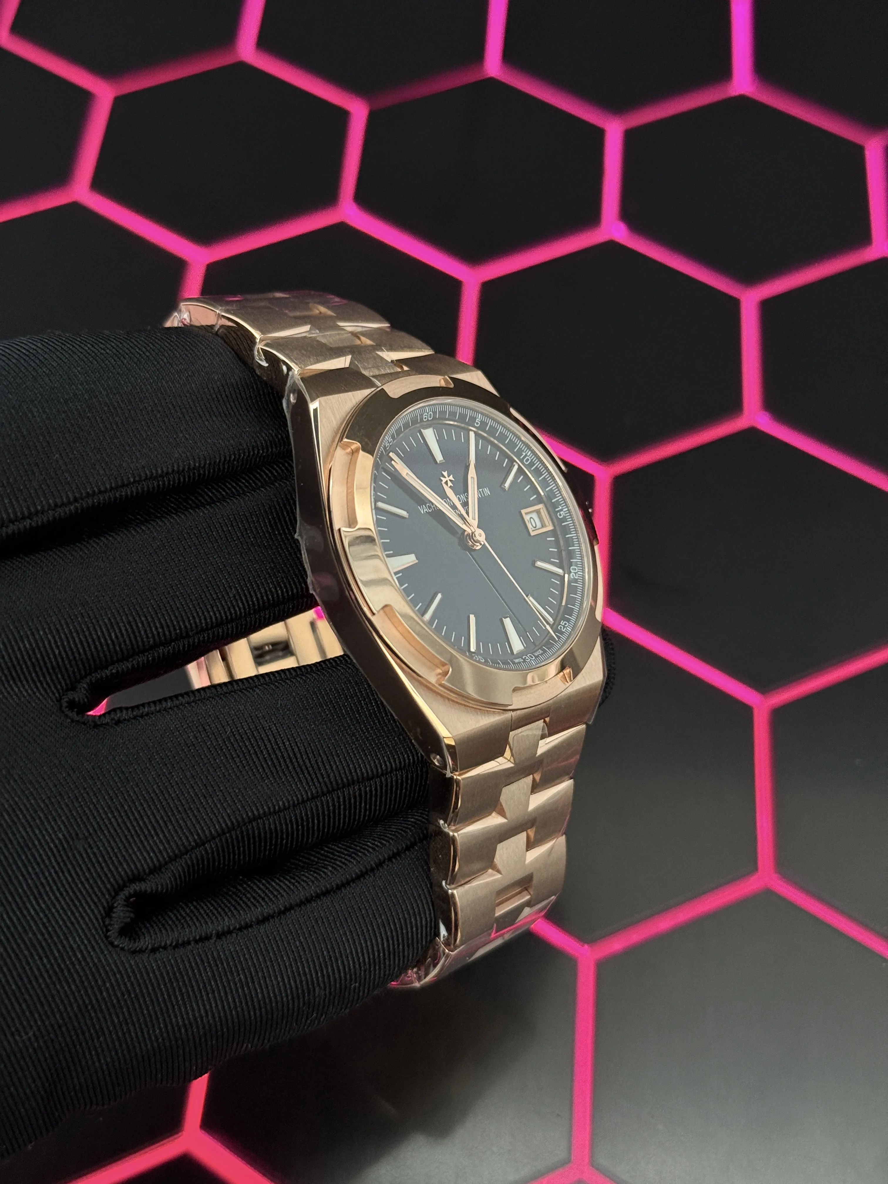 Vacheron Constantin Overseas-Style Rose-Gold-Tone Blue Dial Watch D384819455 — view 3