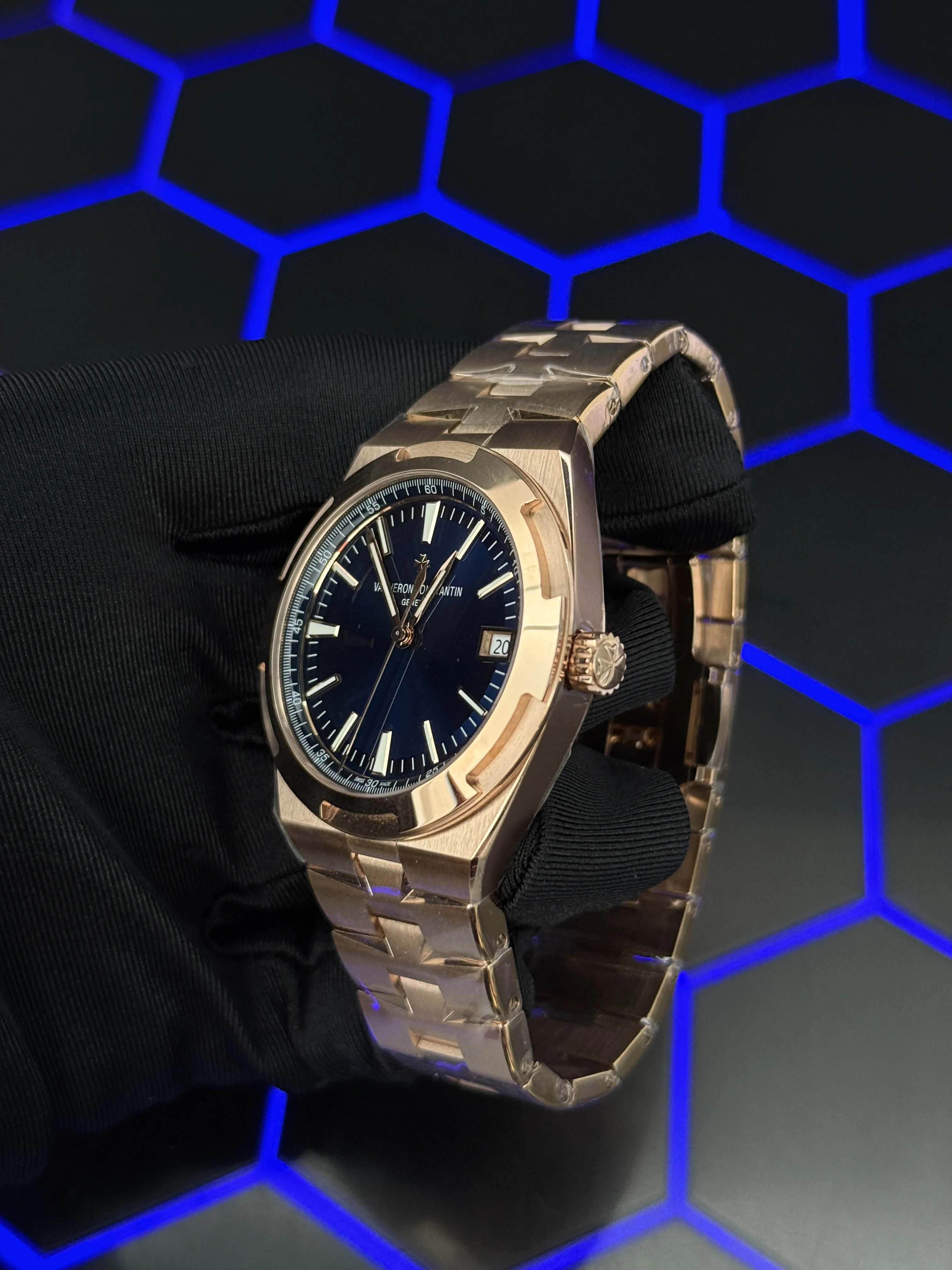 Vacheron Constantin Overseas-Style Rose-Gold-Tone Blue Dial Watch D384819455 — view 4