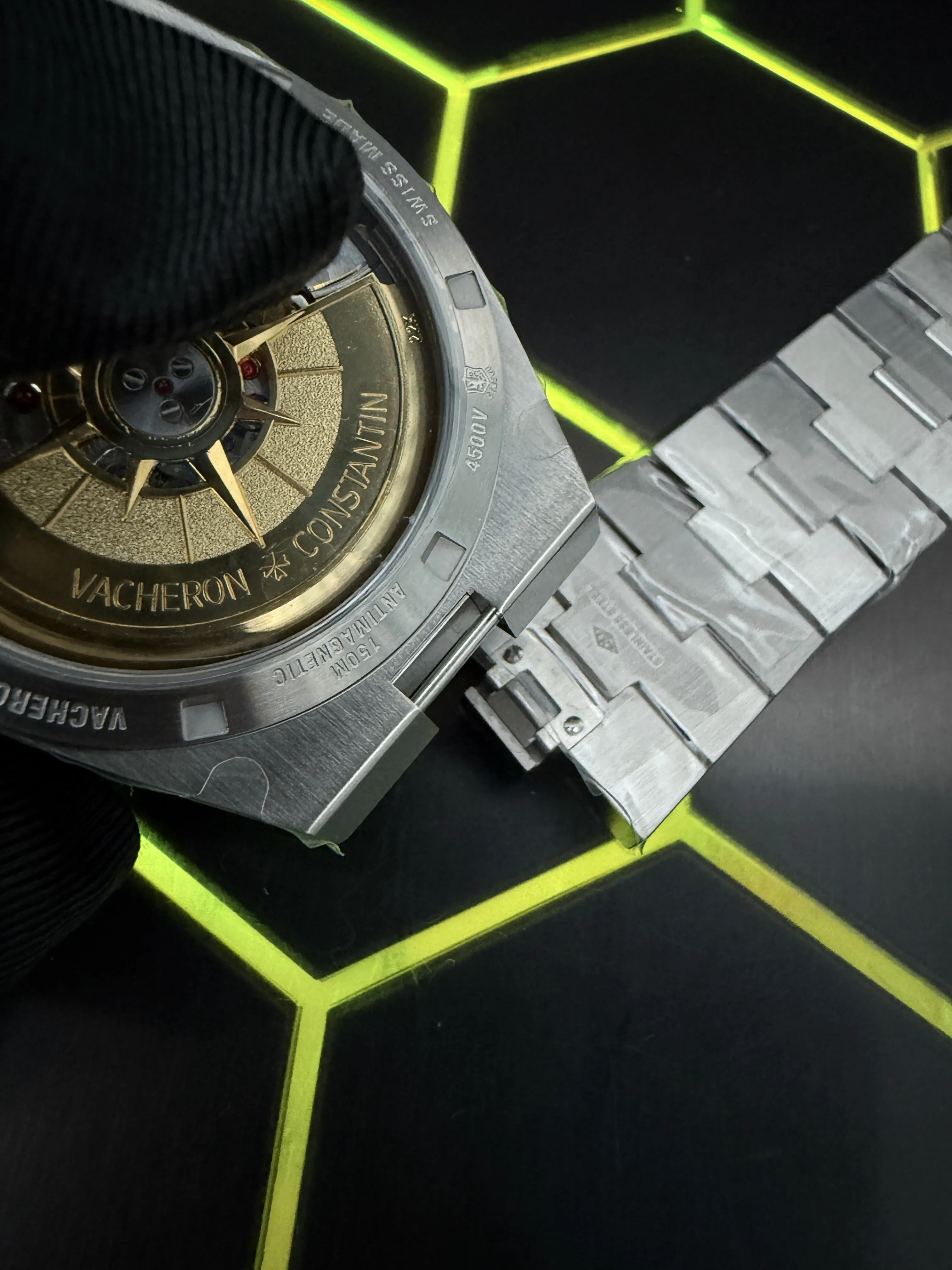 Vacheron Constantin Overseas-Style Silver Blue Dial Integrated Watch D371319456 — view 14