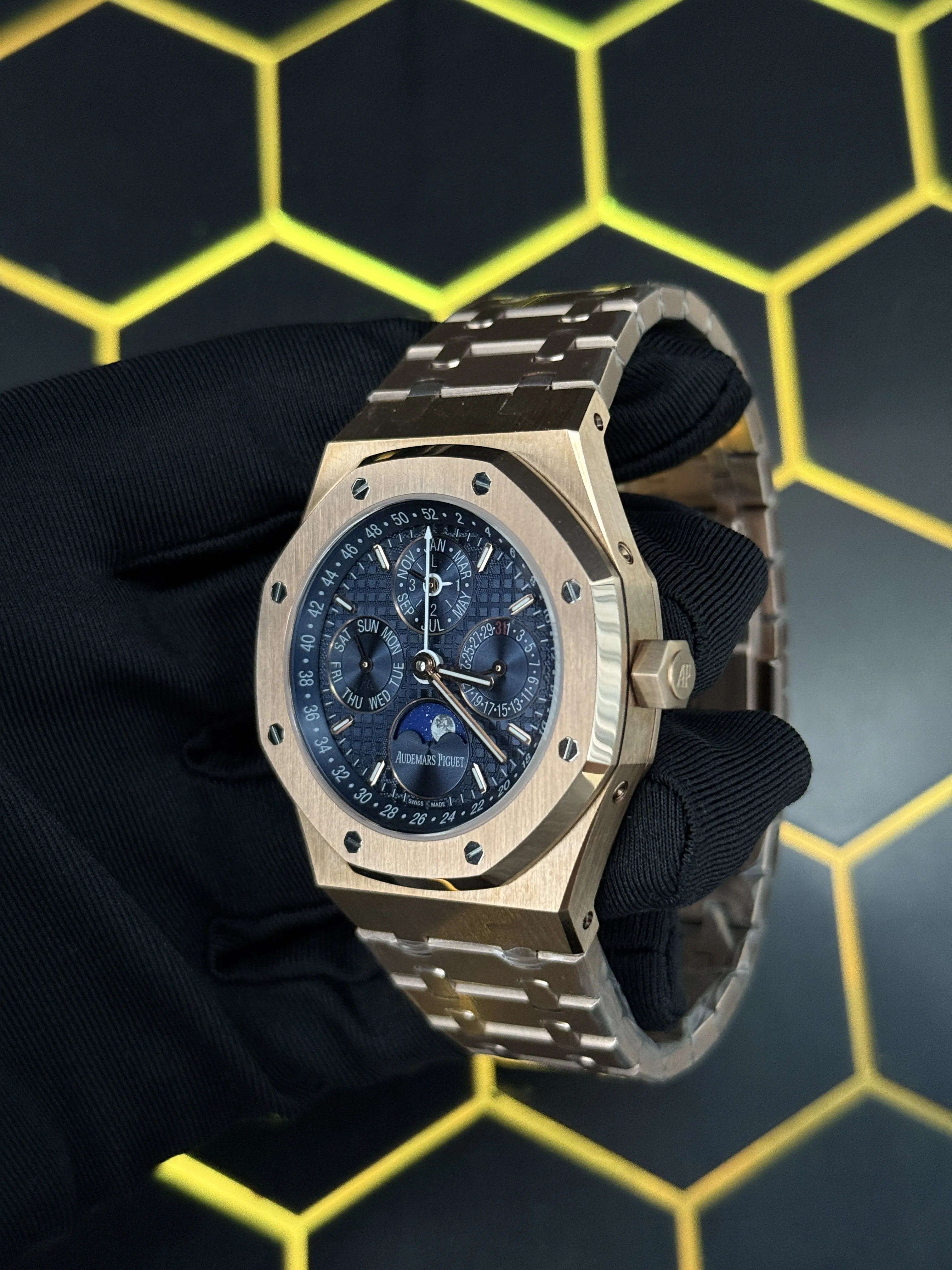 AP Royal Oak Perpetual Calendar-Style Rose-Gold-Tone Blue Dial Watch D472519464 — view 4
