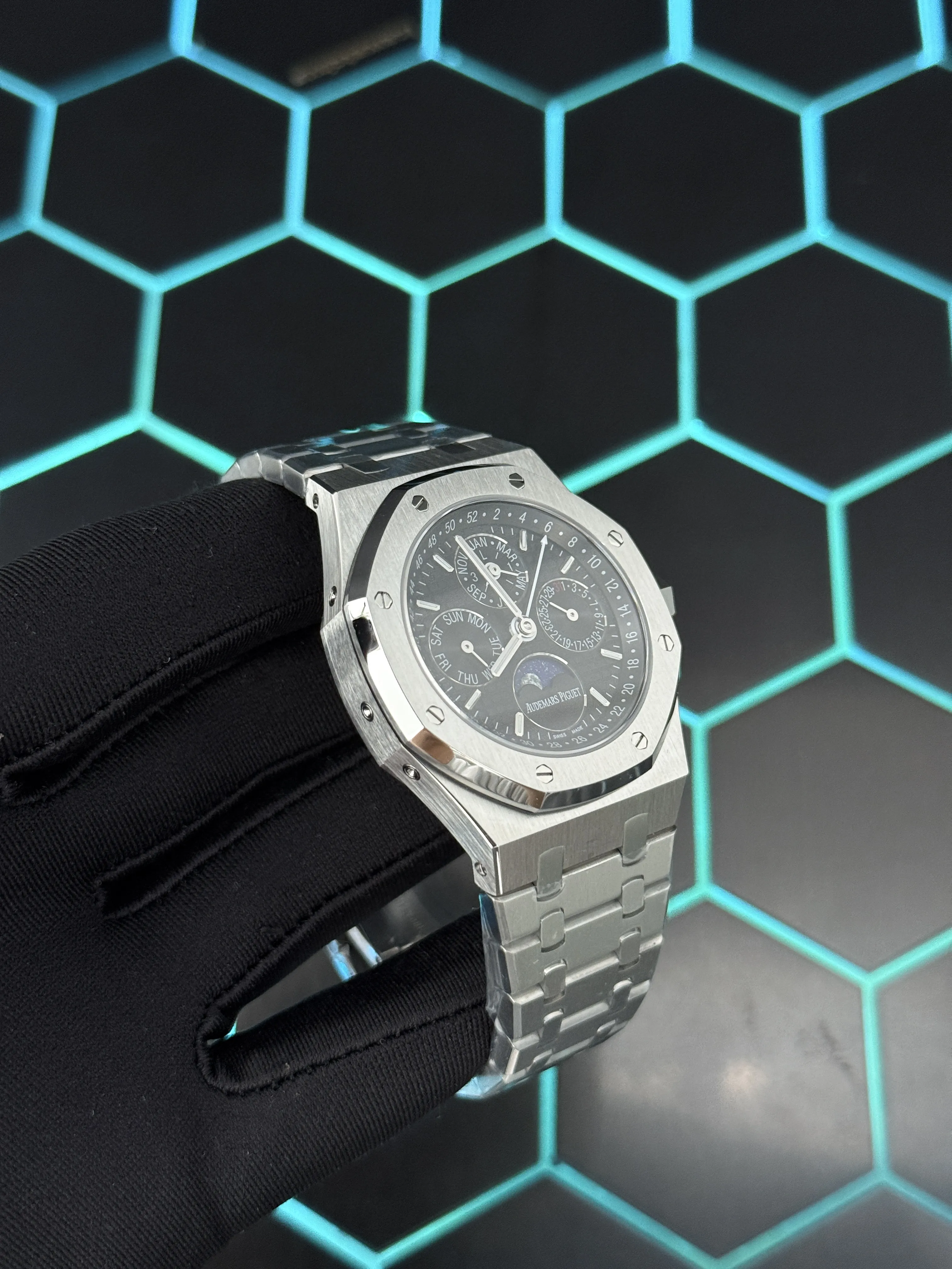 AP Royal Oak Perpetual Calendar-Style Silver-Tone Black Dial Watch D472519466 — view 3