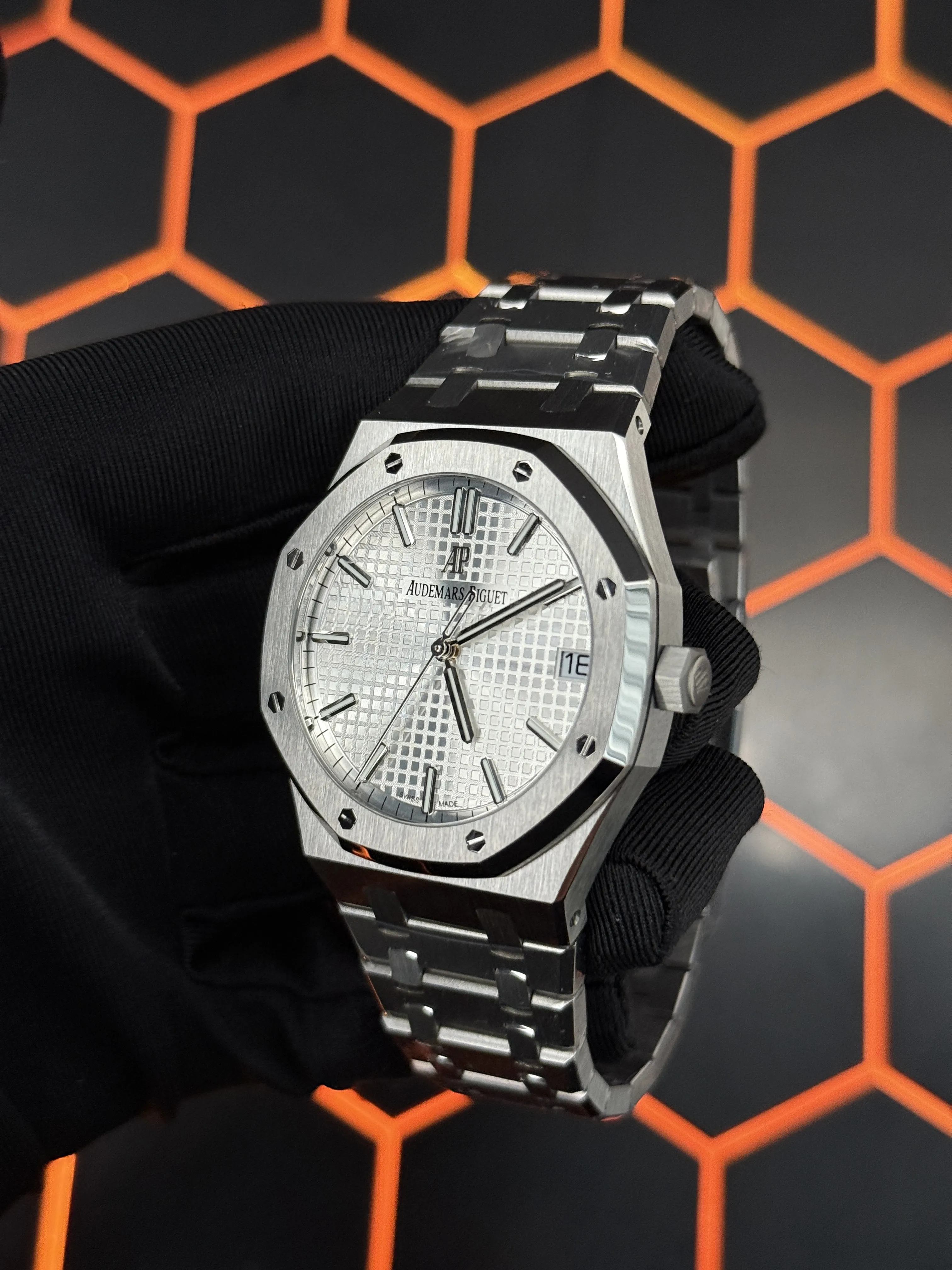 AP Royal Oak-Style Silver-Tone White Dial Watch D459019484 — view 4
