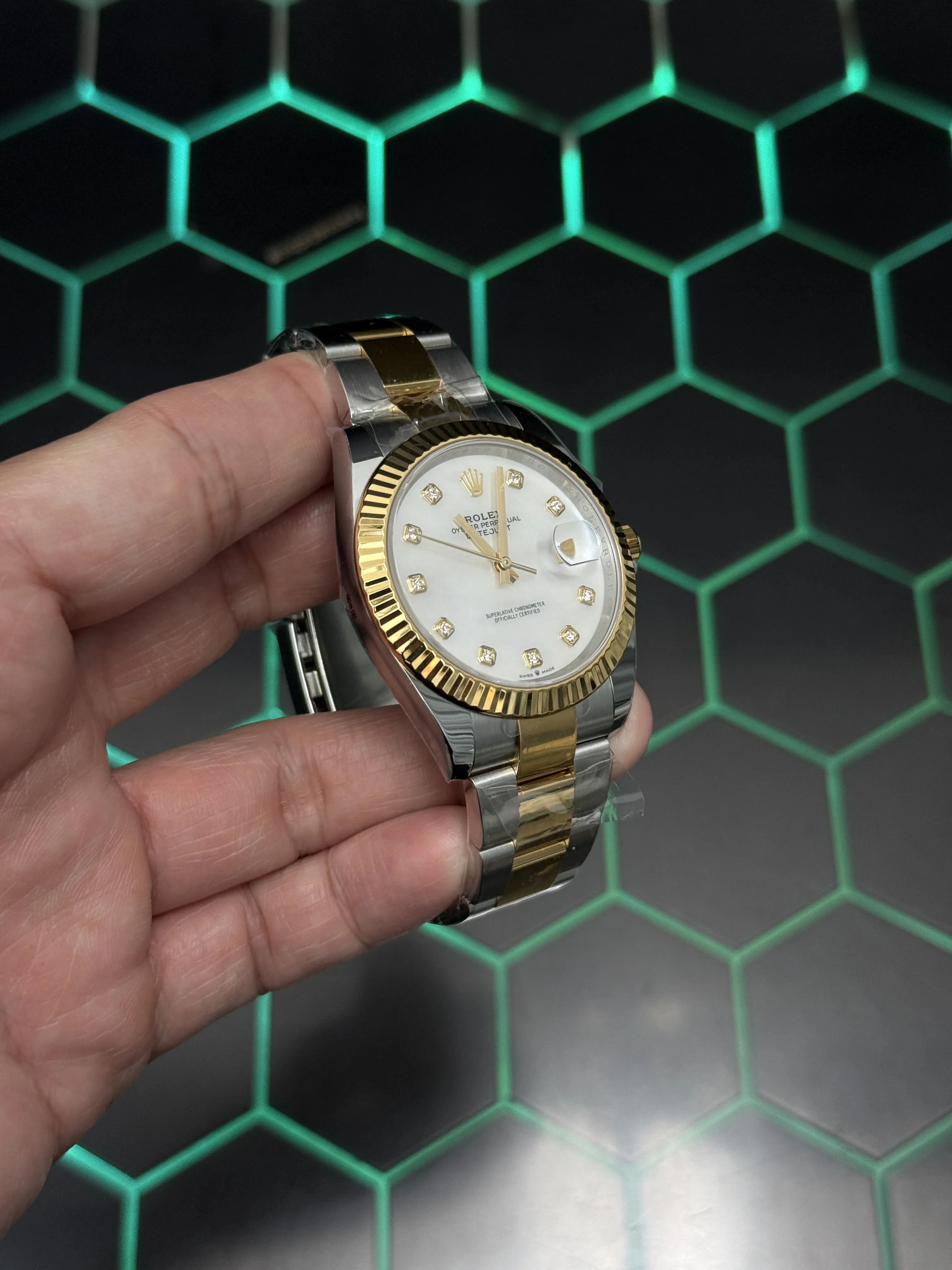 Rolex Datejust 36-Style Two-Tone Mother-of-Pearl Dial Watch D391519498 — view 4