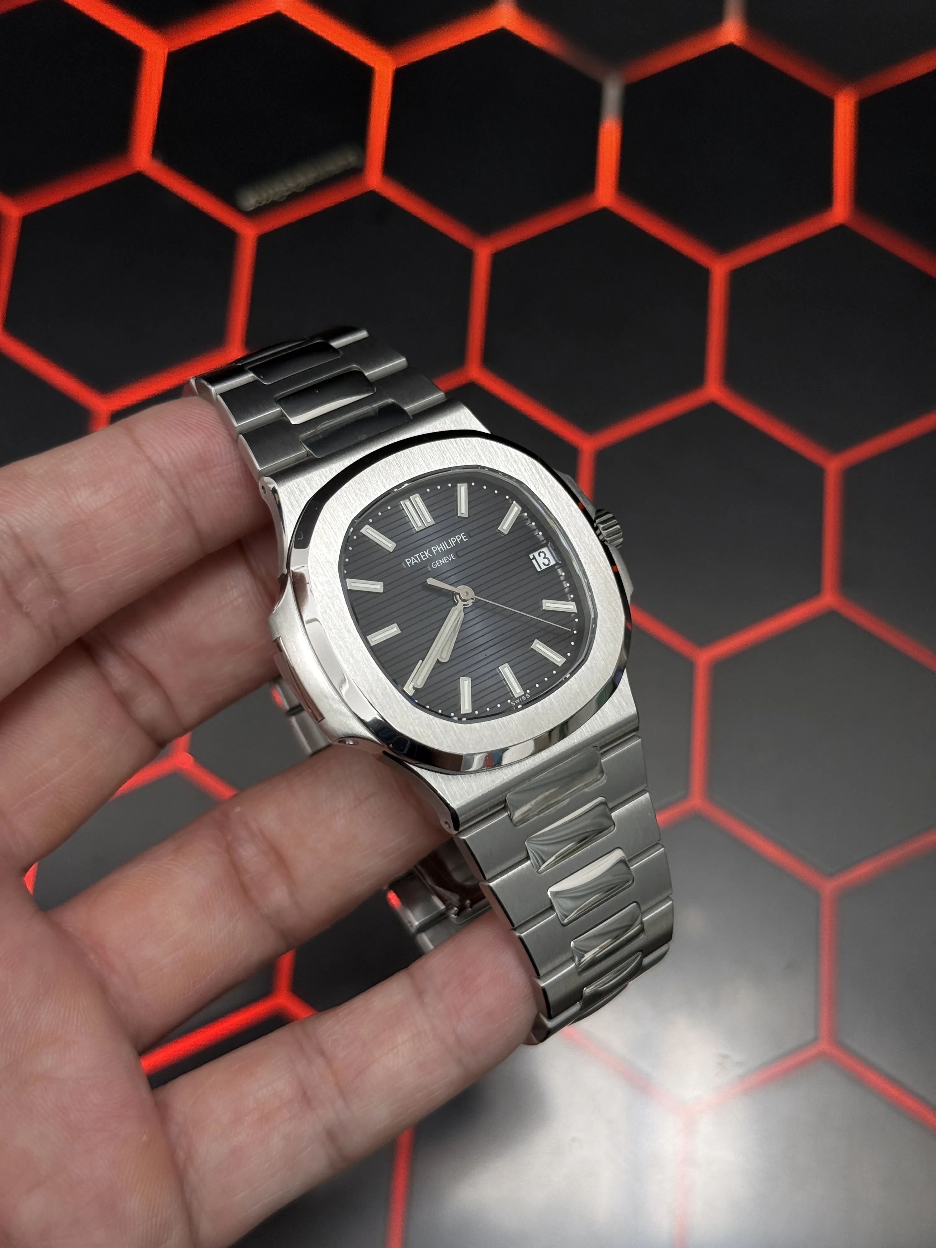 Patek Philippe Nautilus-Style Silver Blue-Grey Dial Watch D391519522 — view 3