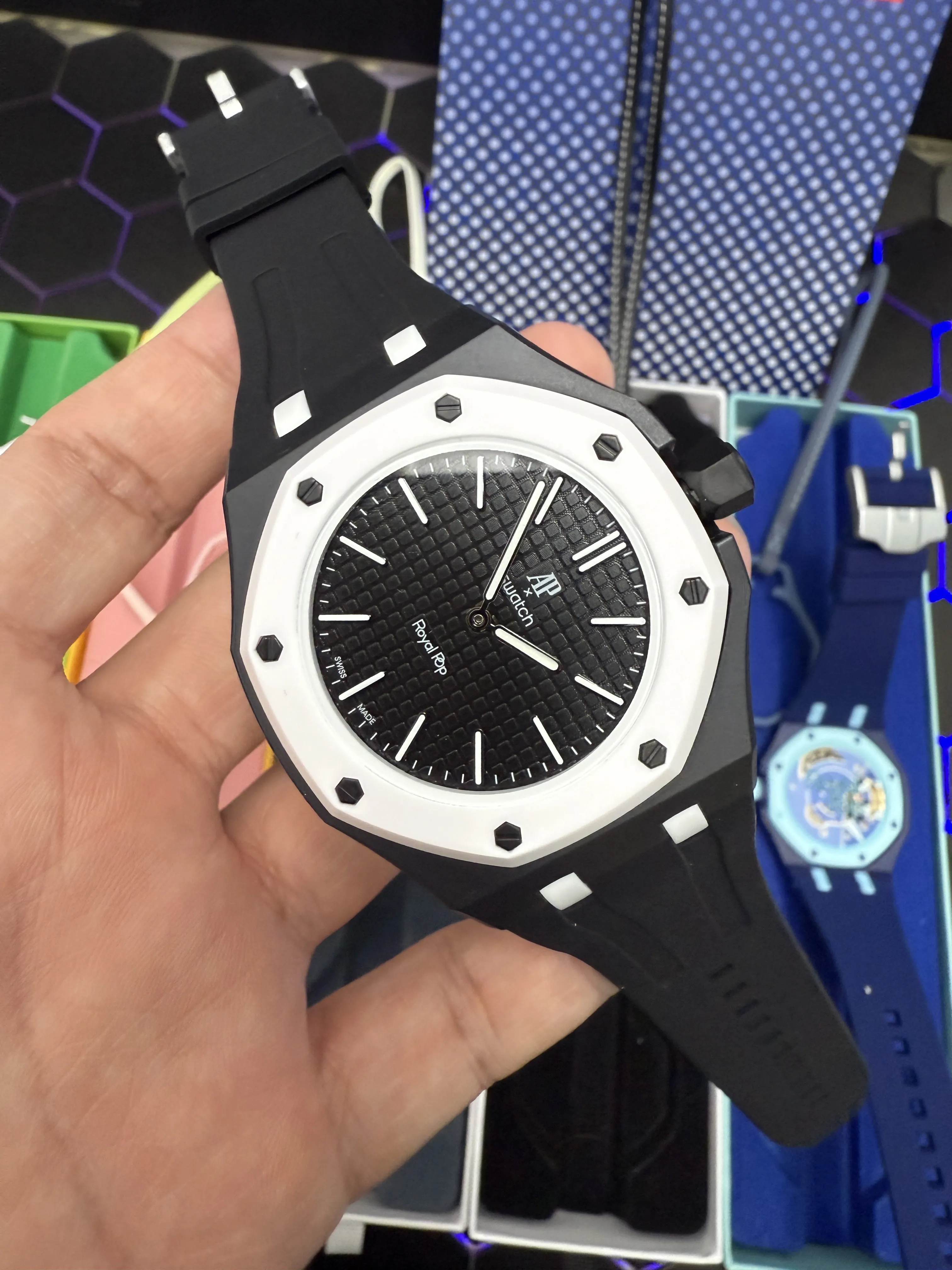 Audemars Piguet Royal Oak-Style Black-and-White Strap Watch D202519531 — view 2