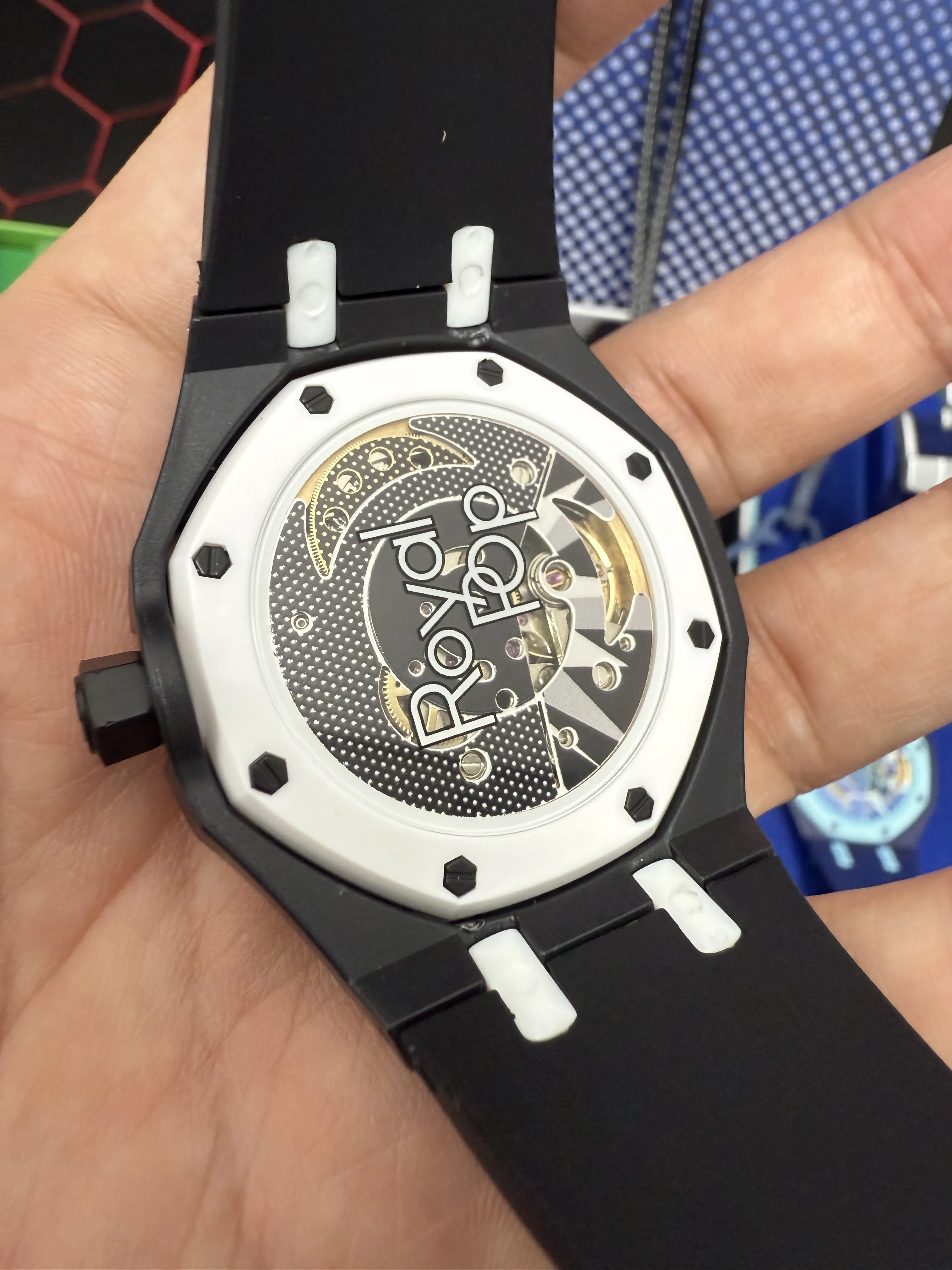 Audemars Piguet Royal Oak-Style Black-and-White Strap Watch D202519531 — view 4
