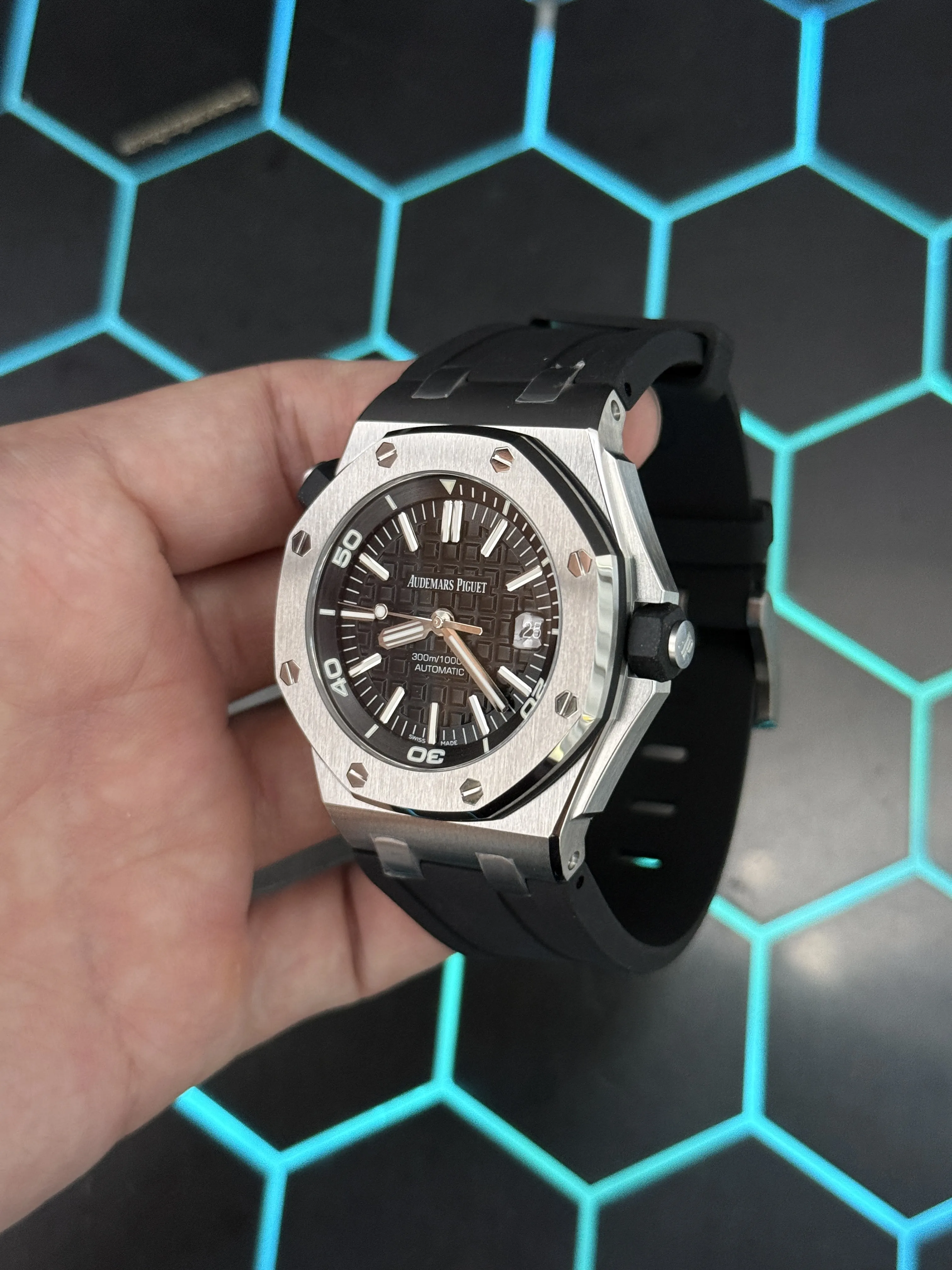 Audemars Piguet Royal Oak Offshore Diver-Style Silver Black Strap Watch D405019540 — view 4