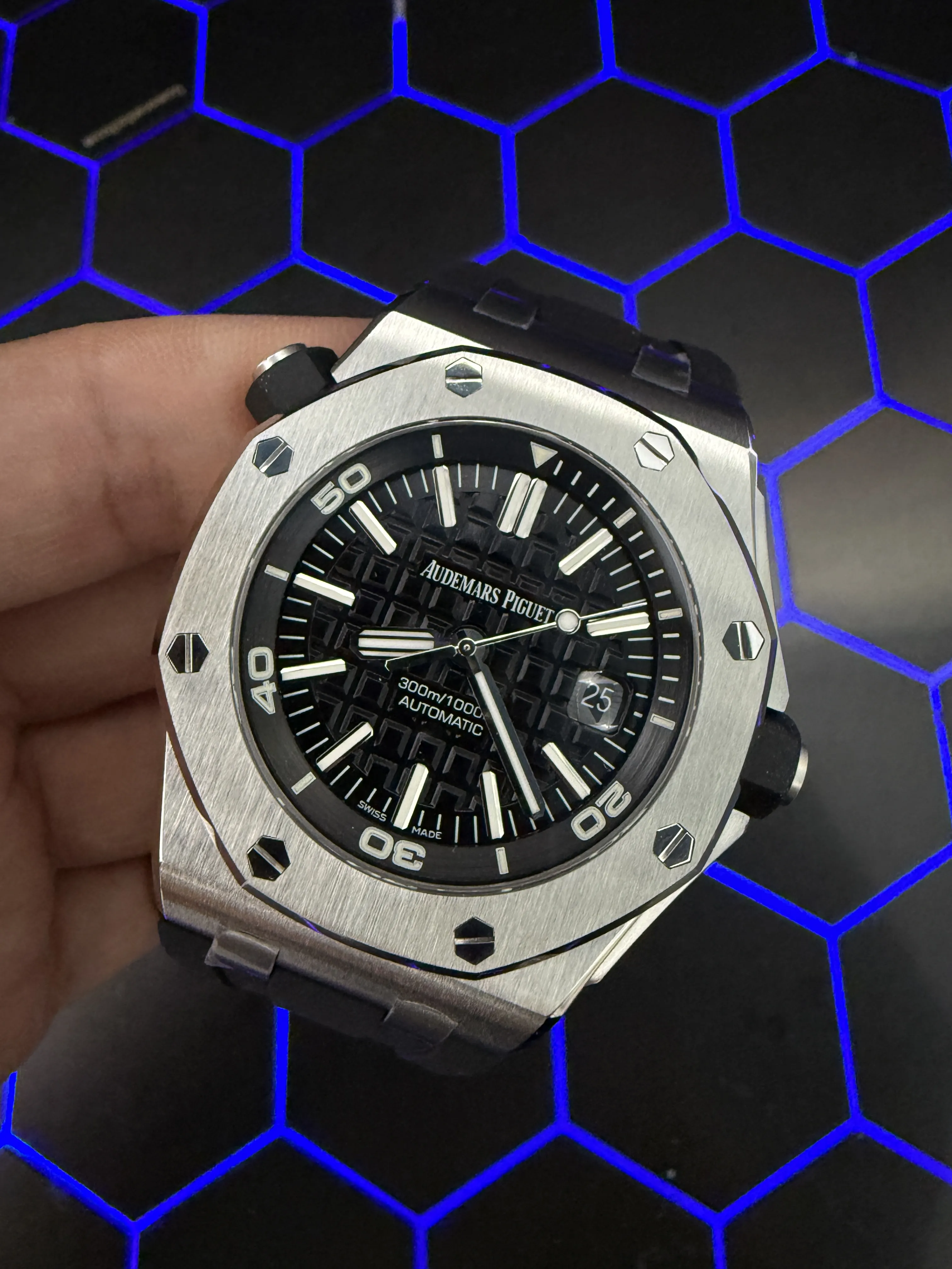 Audemars Piguet Royal Oak Offshore Diver-Style Silver Black Strap Watch D405019540 — view 8