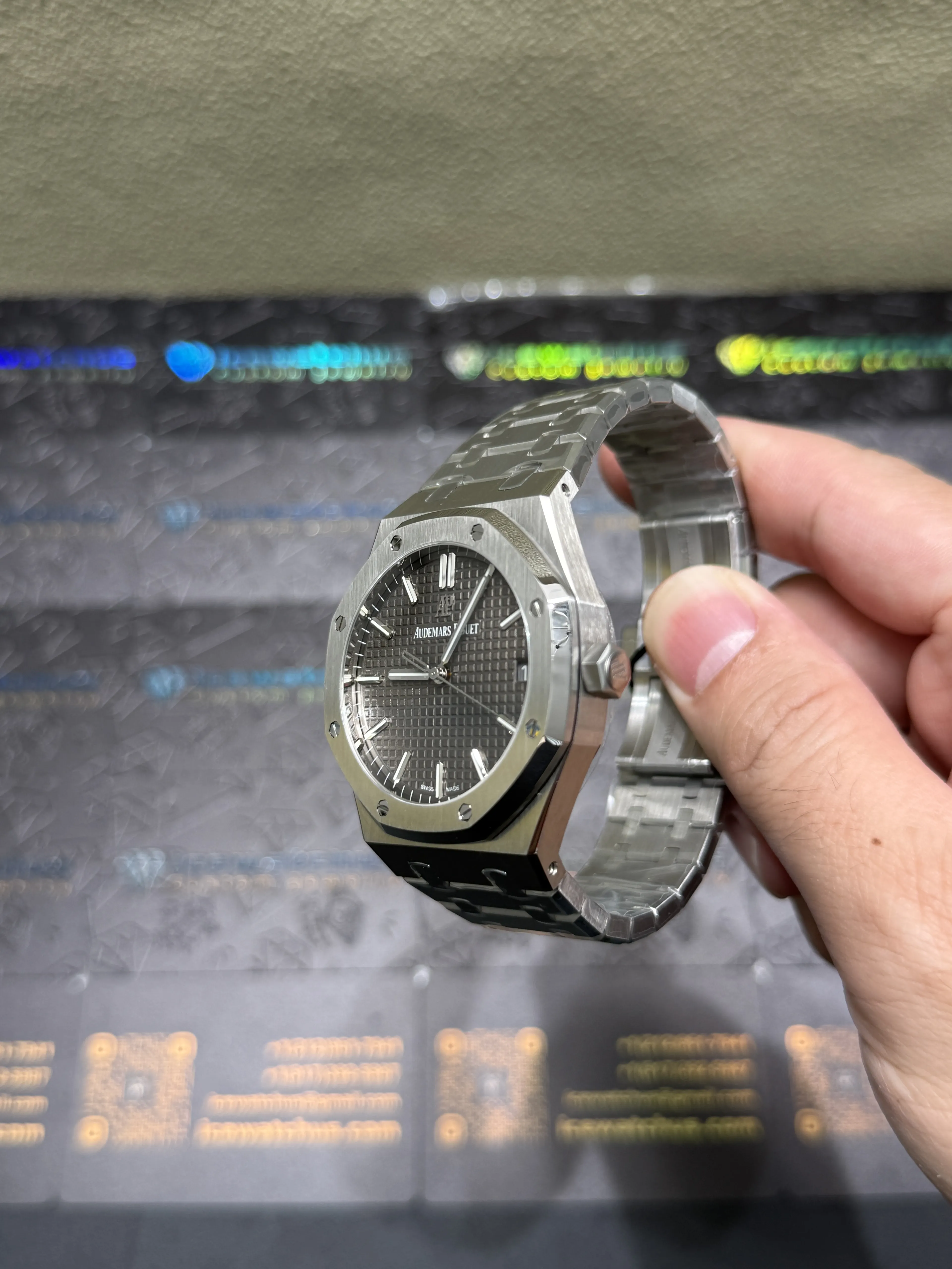 Audemars Piguet Royal Oak Silver-tone Watch 0275 D371319794 — view 5