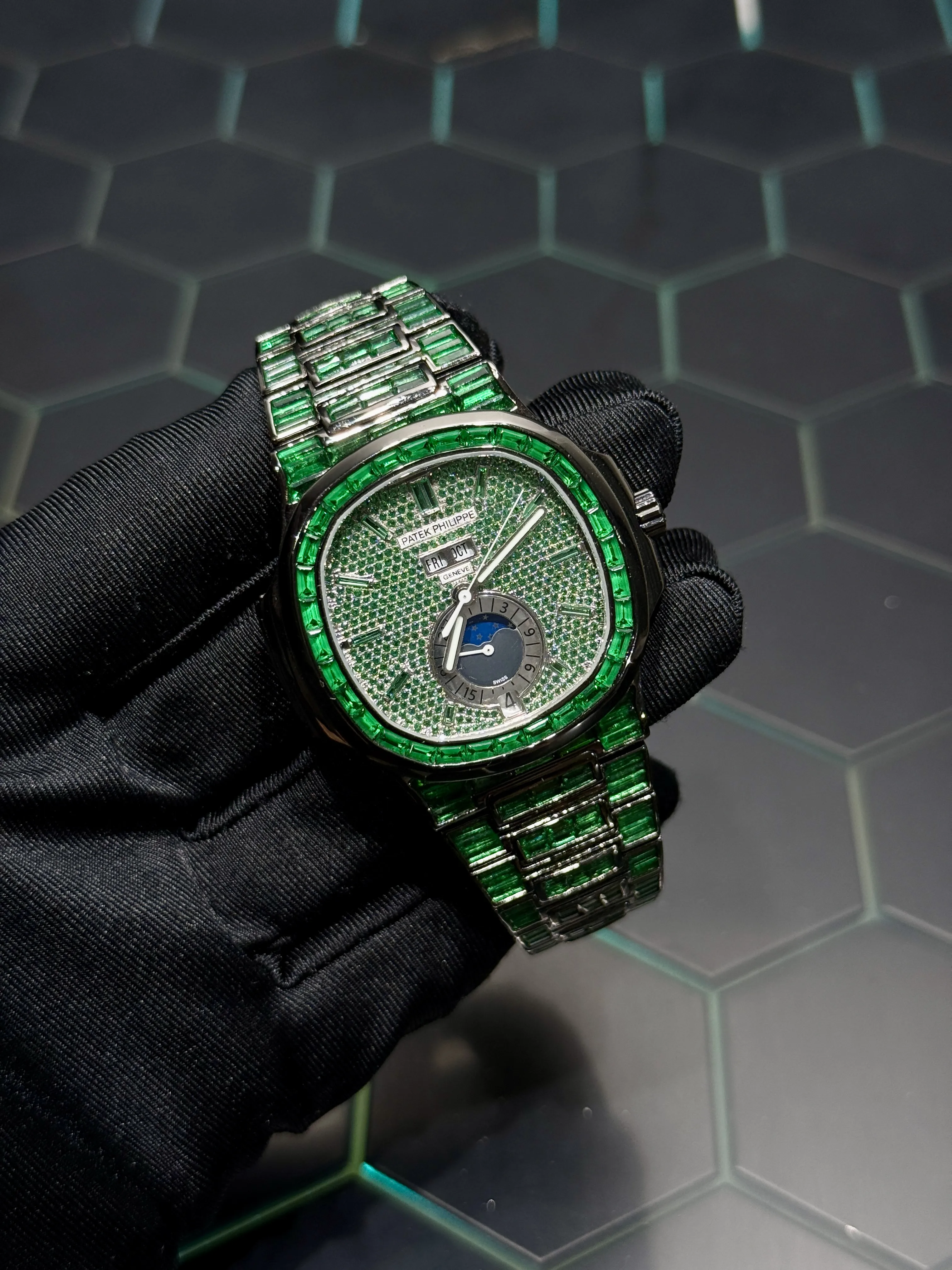 Patek Philippe Nautilus Complication Green Watch 0416 D2700019829 — view 2