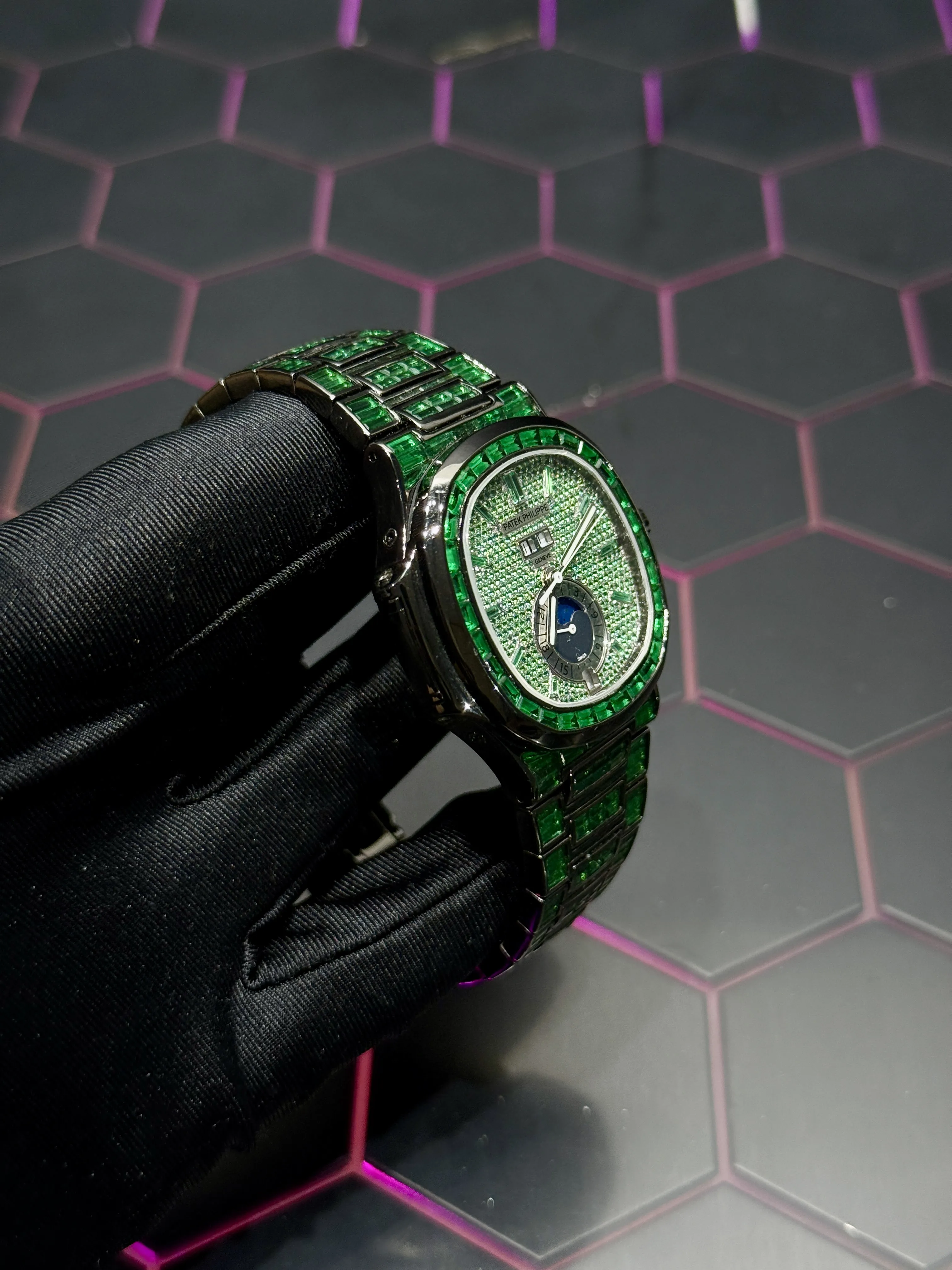 Patek Philippe Nautilus Complication Green Watch 0416 D2700019829 — view 3