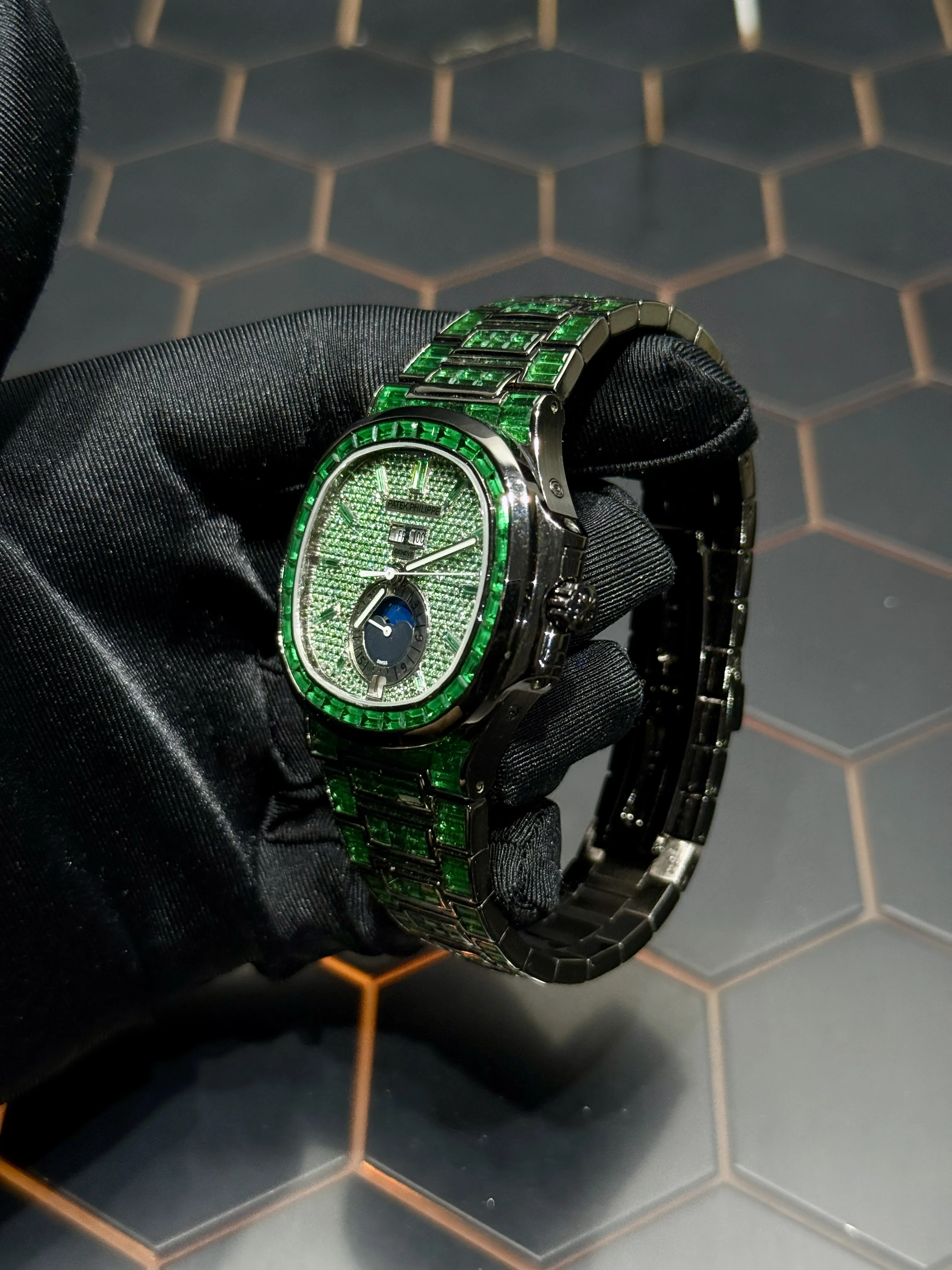 Patek Philippe Nautilus Complication Green Watch 0416 D2700019829 — view 4