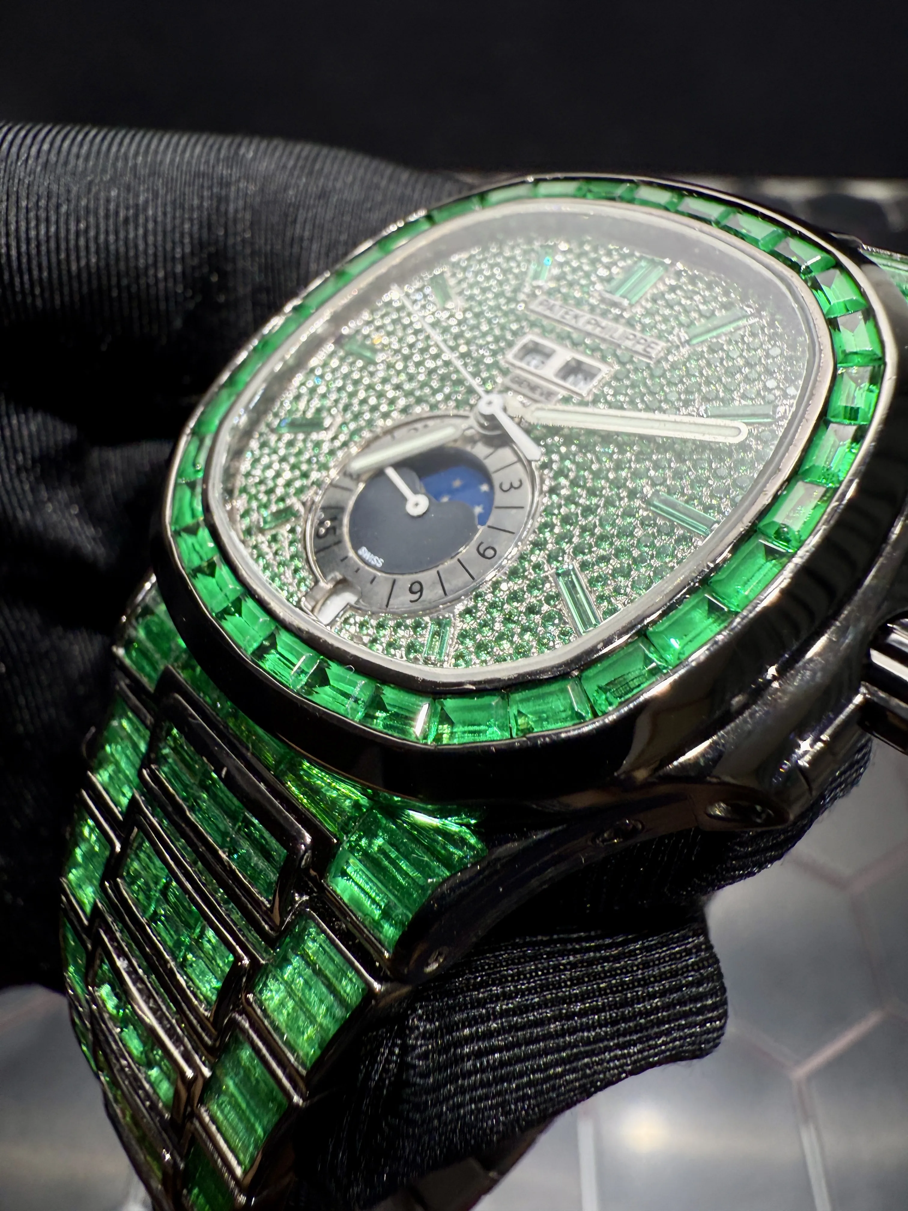 Patek Philippe Nautilus Complication Green Watch 0416 D2700019829 — view 9