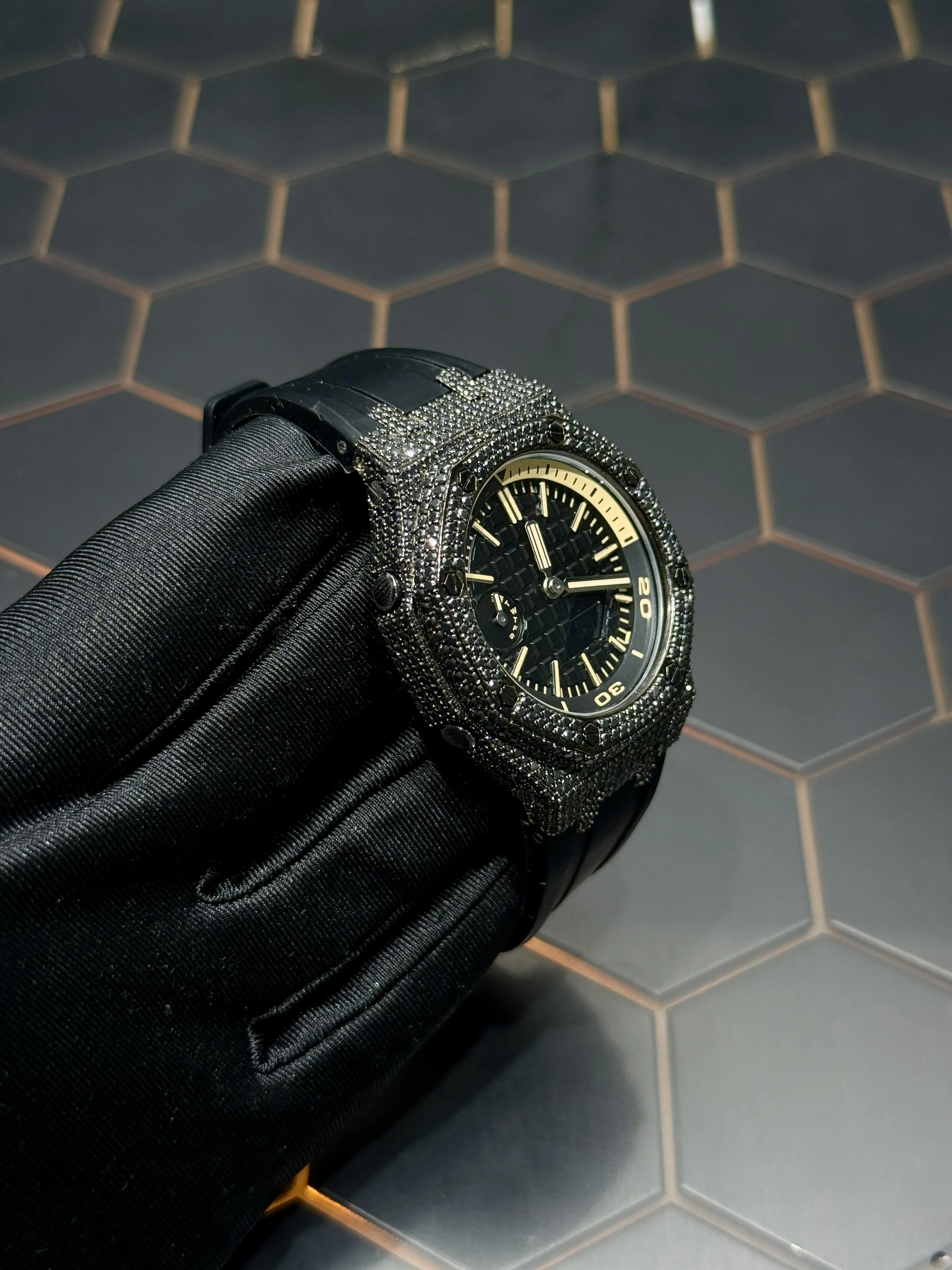 Audemars Piguet Royal Oak Offshore-Style Black Watch 0420 D405019833 — view 3