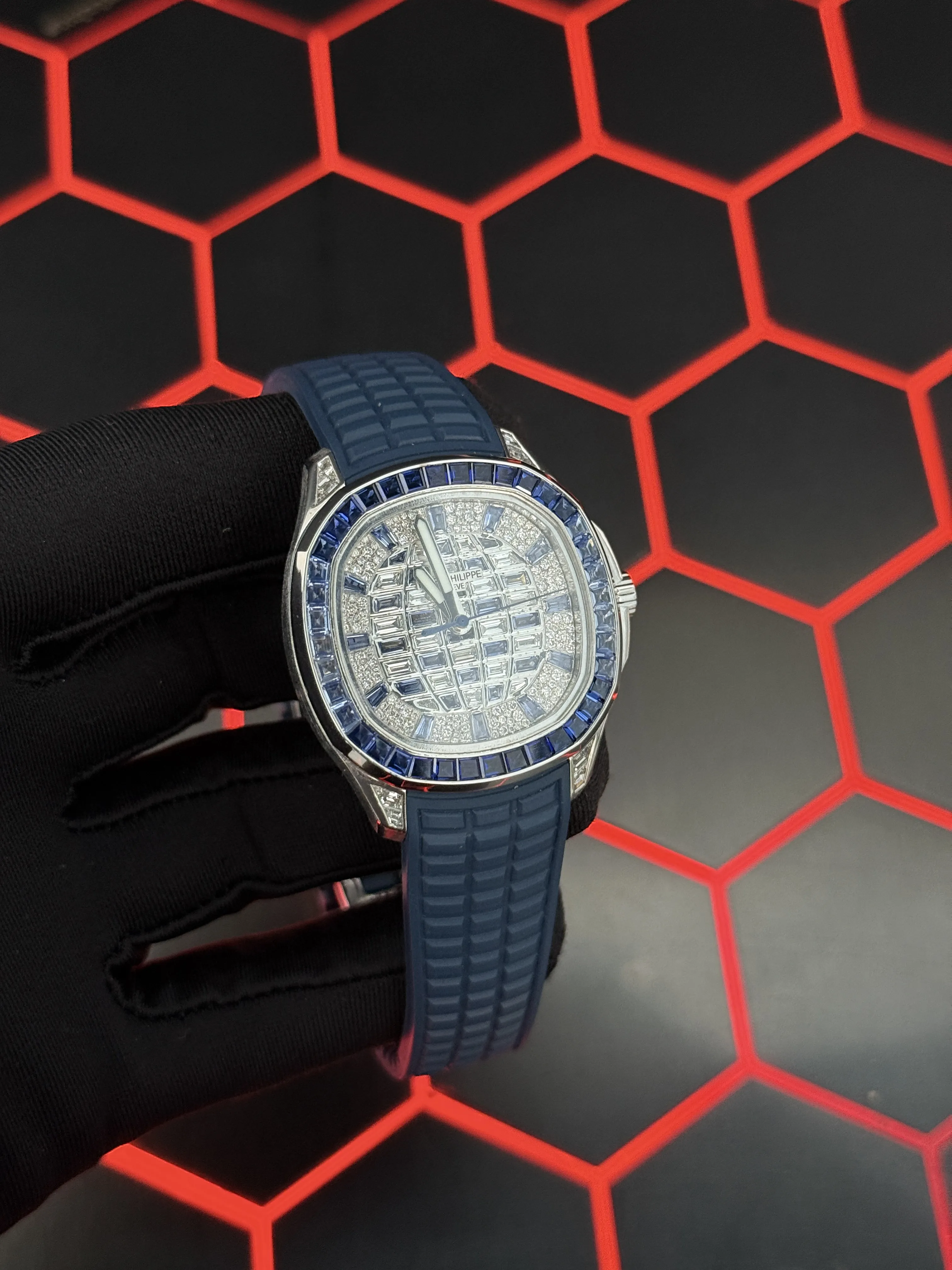 Patek Philippe Round Sport Silver-tone Watch 0482 D1147519857 — view 3