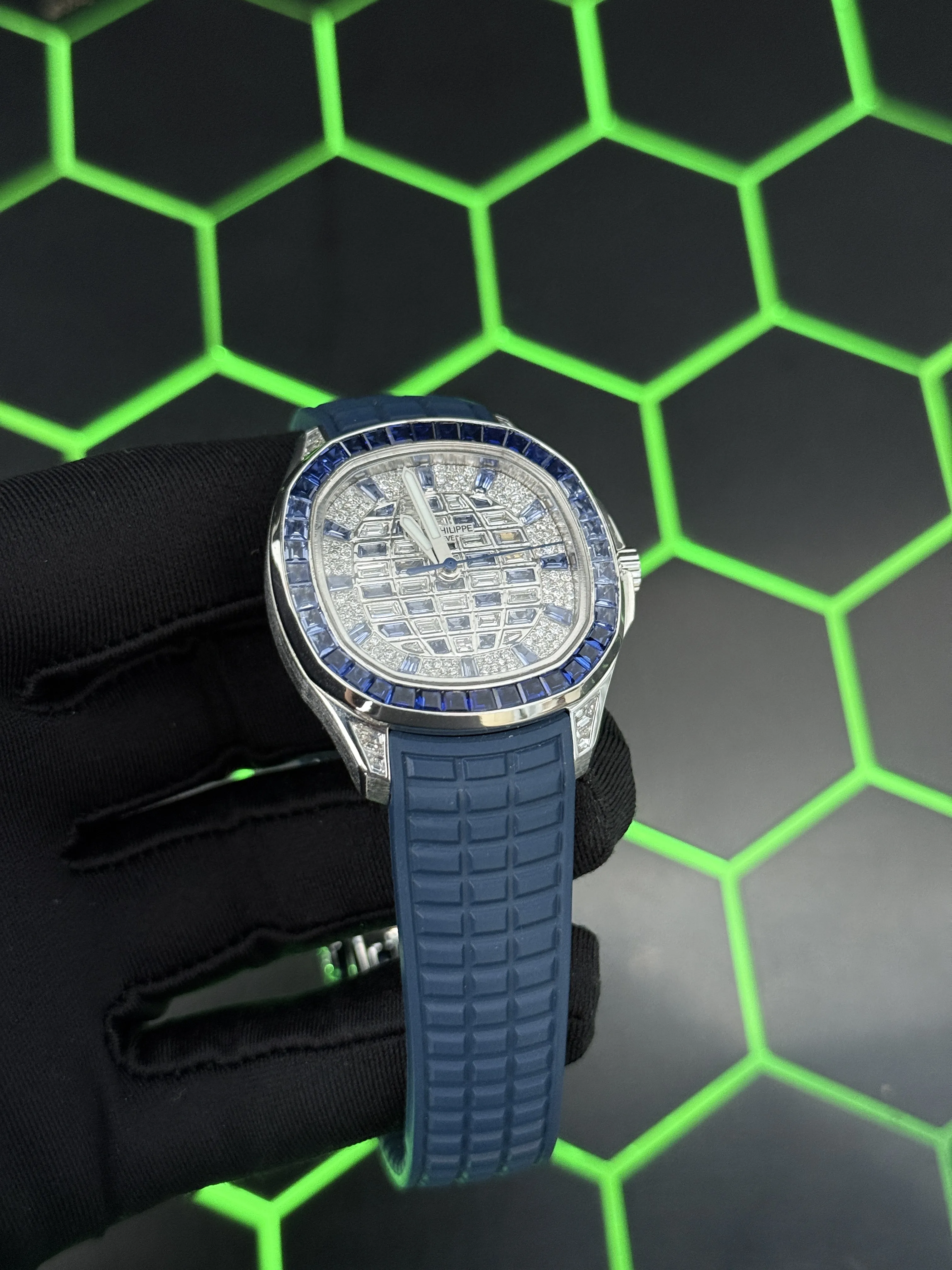 Patek Philippe Round Sport Silver-tone Watch 0482 D1147519857 — view 4