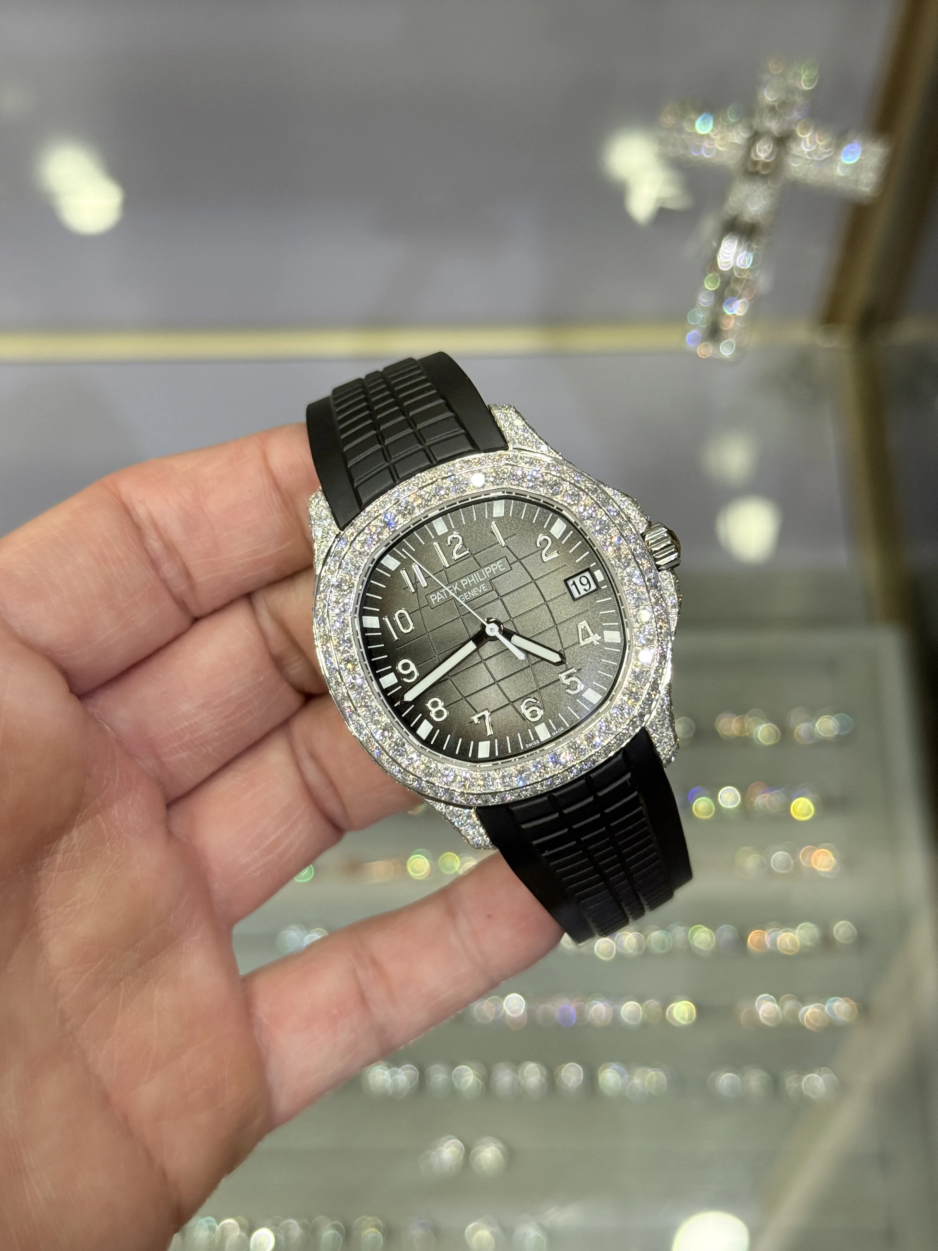 Patek Philippe Round Sport Silver-tone Watch 0552 D877519881 — view 2