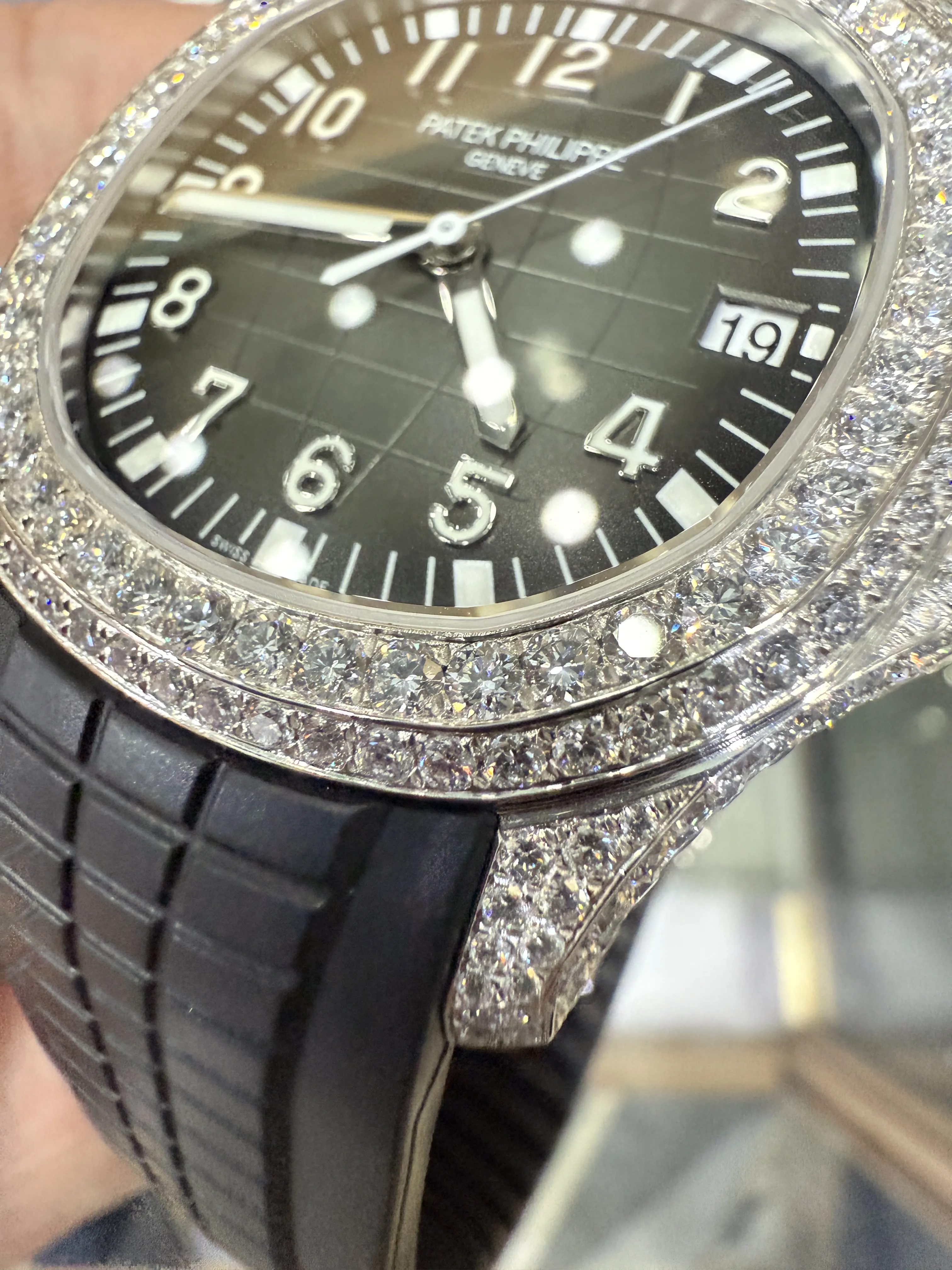 Patek Philippe Round Sport Silver-tone Watch 0552 D877519881 — view 10