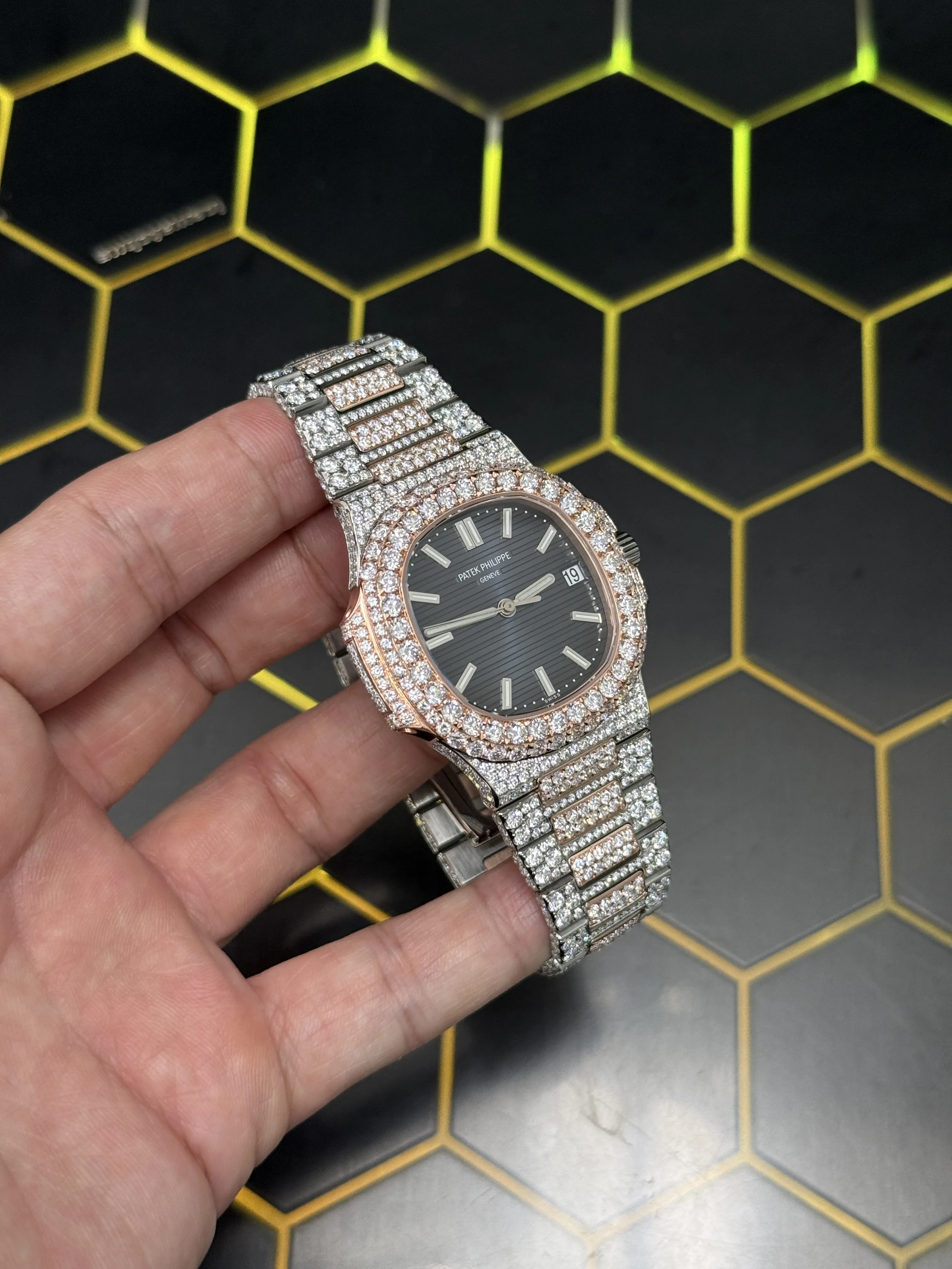 Patek Philippe Nautilus Silver-tone Watch 0639 D1147519909 — view 3